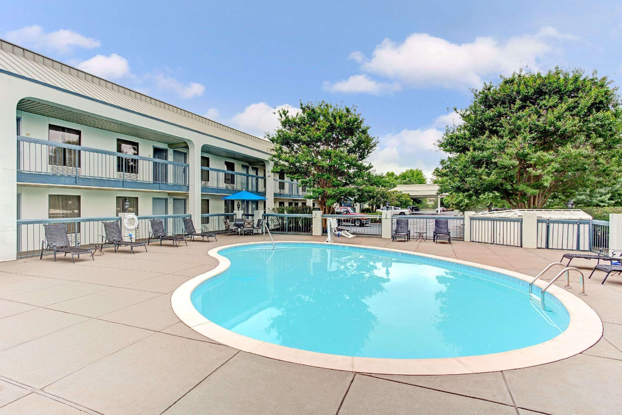Baymont By Wyndham Hotel